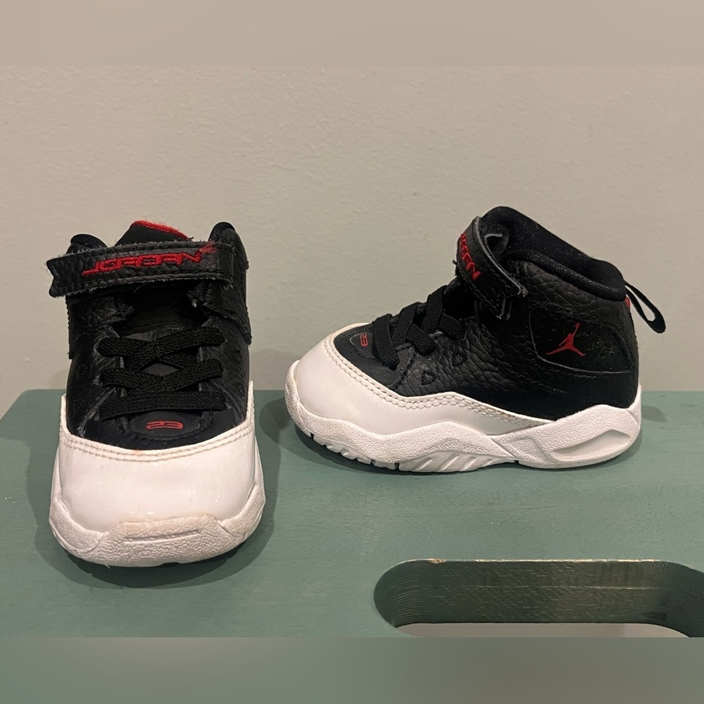 Jordan Toddler 4C Black/White/Red Bloyal Sneakers